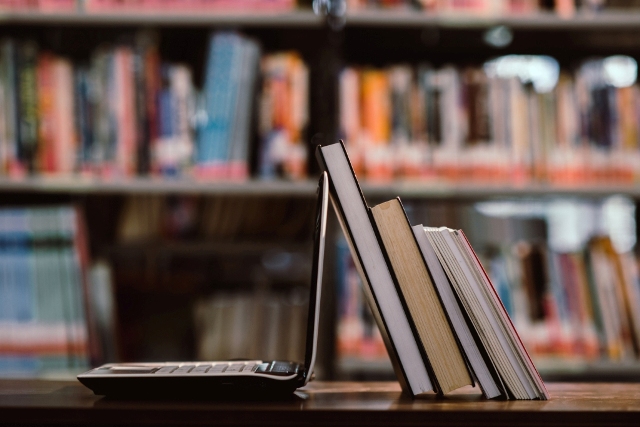 laptop-computer-book-workplace-library-room2.jpg