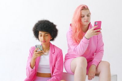 DERIG: Área Niñez y Adolescencia: “Pensar la perfección en las redes sociales” 