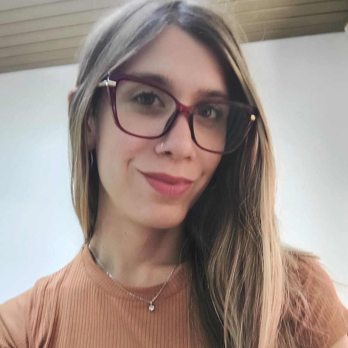 Lic. Paganini, Ara Nicole