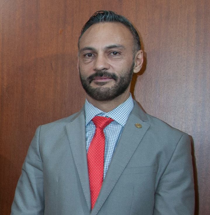  Dr. Diego Navarro