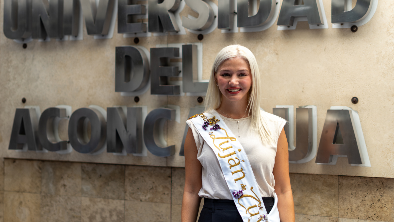 Nos visitó Javiera Bravo, Reina de Luján de Cuyo y estudiante de Medicina